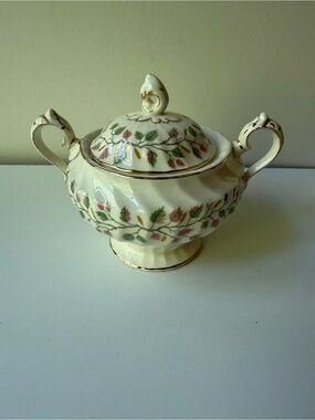 Cream Floral Porcelain Sugar Bowl with Lid and Gold Trim